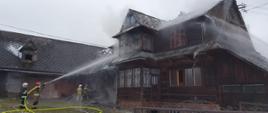 Dogaszanie oraz rozbiórka po pożarze zabudowania mieszkalno – gospodarczego. 