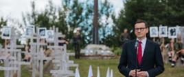 Premier Mateusz Morawiecki podczas uroczystości związanych z Dniem Pamięci Ofiar Obławy Augustowskiej w Gibach.