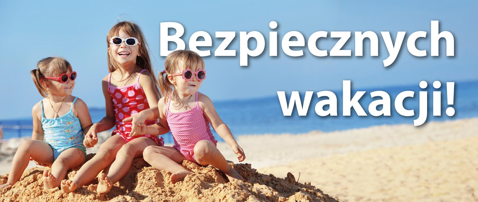 trzy dziewczynki na plaży