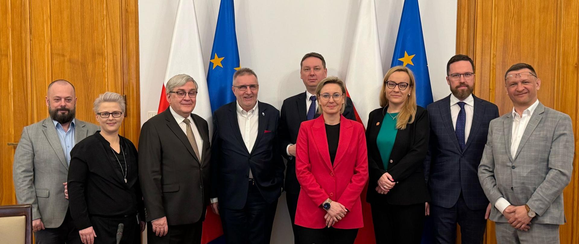 Zdjęcie_przedstawia_spotkanie_Ministry_do_spraw_Społeczeństwa_Obywatelskiego_Adriany_Porowskiej_z_członkami_EKES_28_lutego_2025_roku