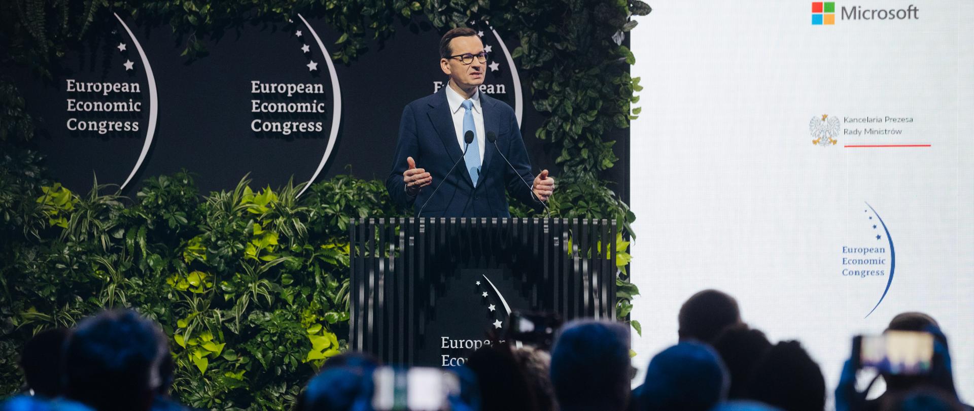 Premier Mateusz Morawiecki podczas przemówienia.