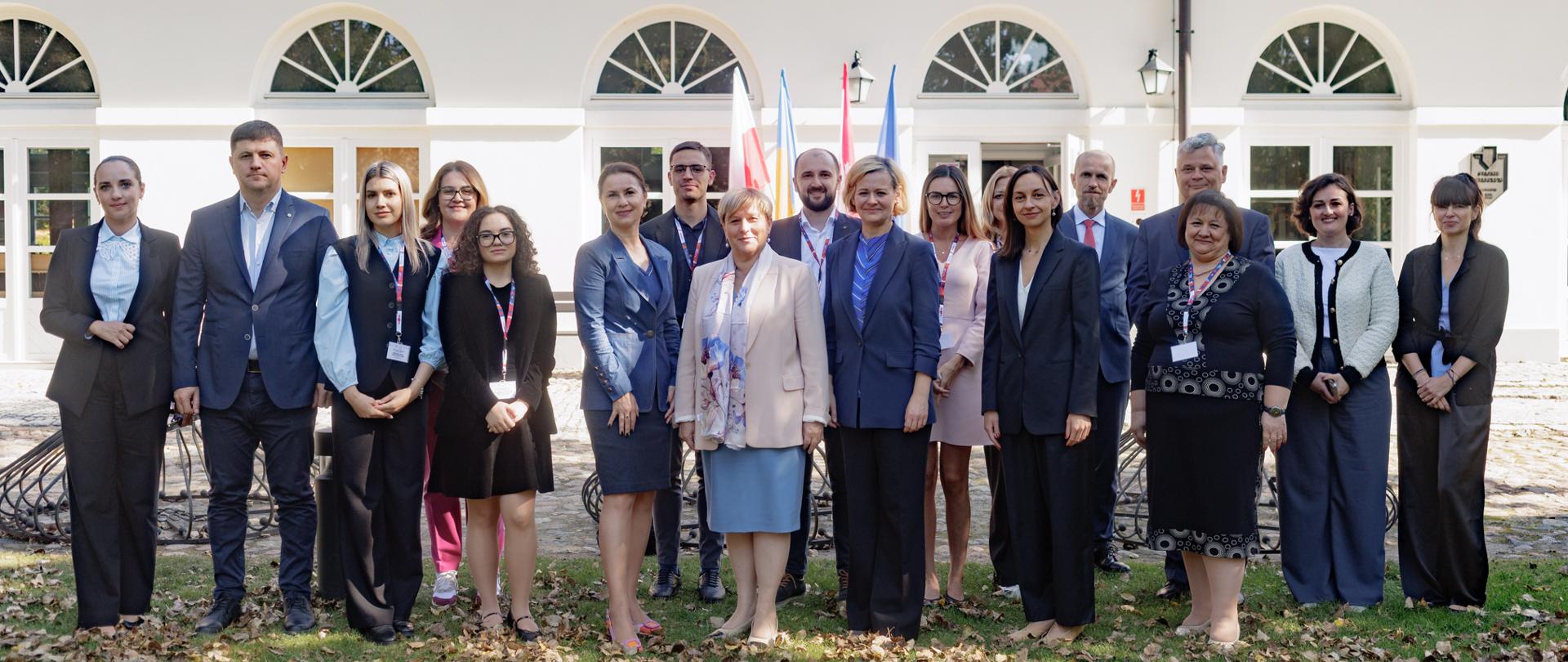 Official photo of participants of opening ceremony. In the middle deputy director Zuzanna Kierzkowska and deputy director Olga Jabłońska