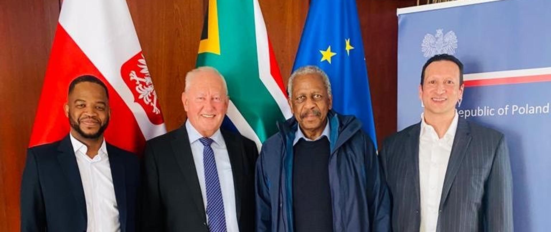 Ambasador Andrzej Kanthak rozmawia z Dr Mathews Phosa 