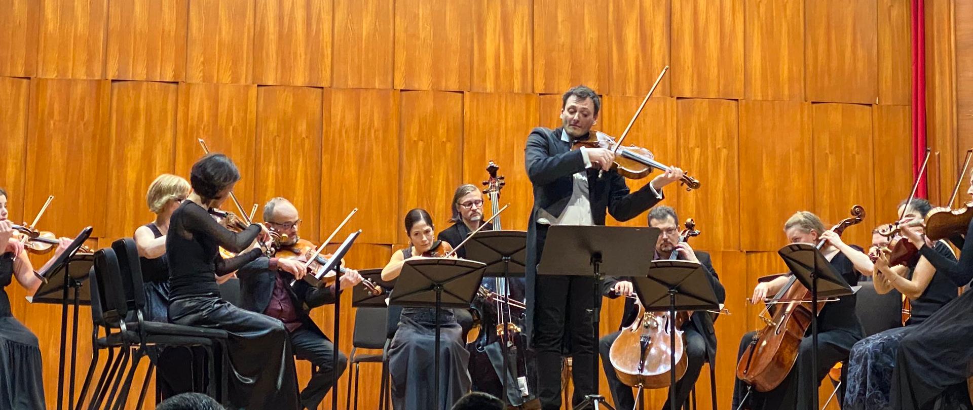 Dana 25. Februara u glavnoj sali beogradske filharmonije održan je humanitarni koncert za Ukrajinu čiju su organizatori bile ambasade Ukrajine, Velike Britanije, Poljske, Kanade, Norveške, SAD-a i Delegacija EU.