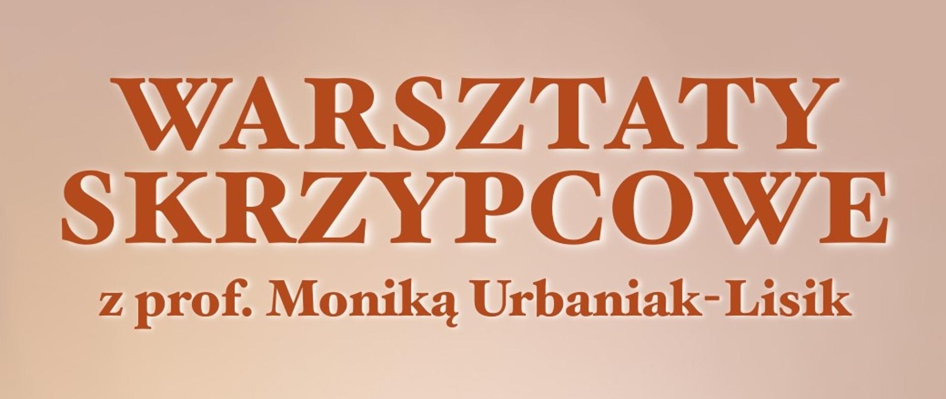 Czerwony napis Warsztaty skrzypcowe z prof. Moniką Urbaniak-Lisik na różowym tle.