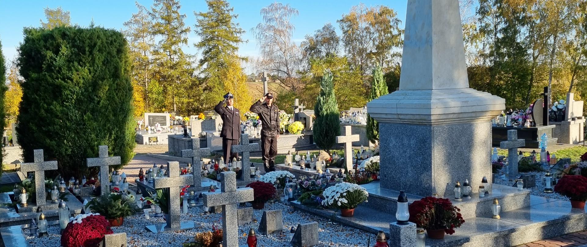 Wspomnienie zasłużonych strażaków i żołnierzy w Dzień Zaduszny