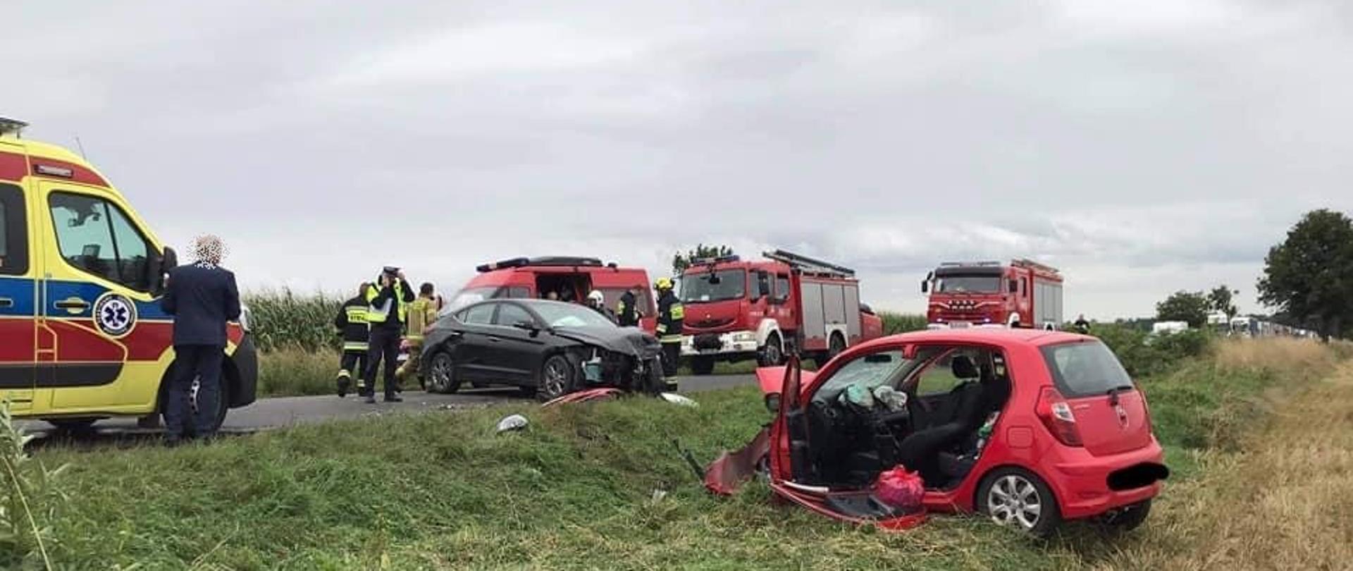 Czołowe zderzenie 2 samochodów osobowych na DK15 w Kwieciszewie