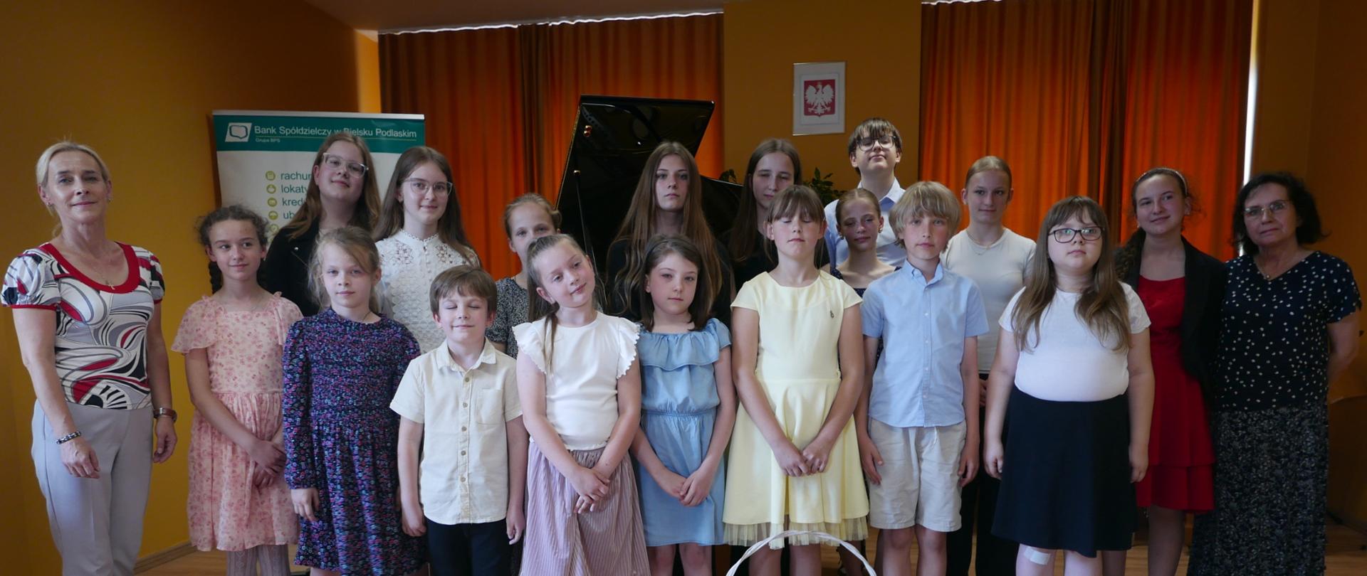 Wspólna fotografia połączonych klas fortepianu