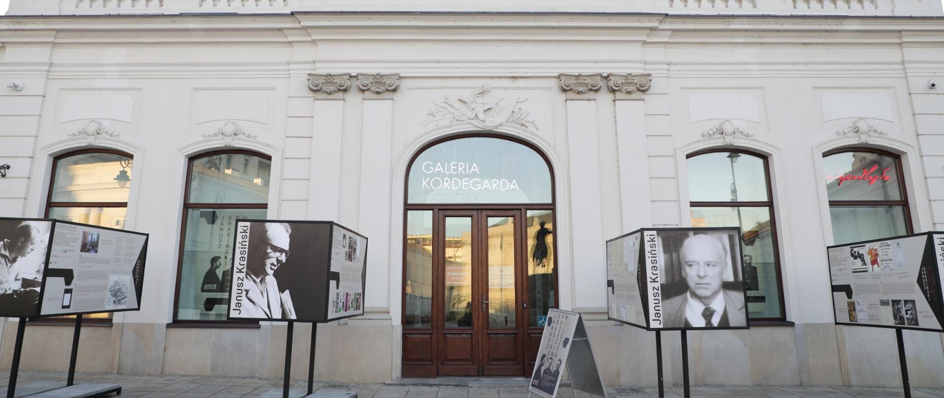 „Janusz Krasiński – przeciw milczeniu” – wystawa w Kordegardzie dla upamiętnienia 10. rocznicy śmierci pisarza, fot. Danuta Matloch