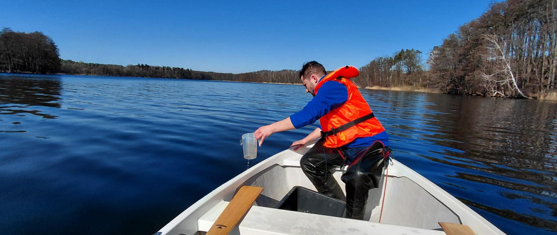 Zarybienia wylęgiem sielawy - Jezioro Osiek 