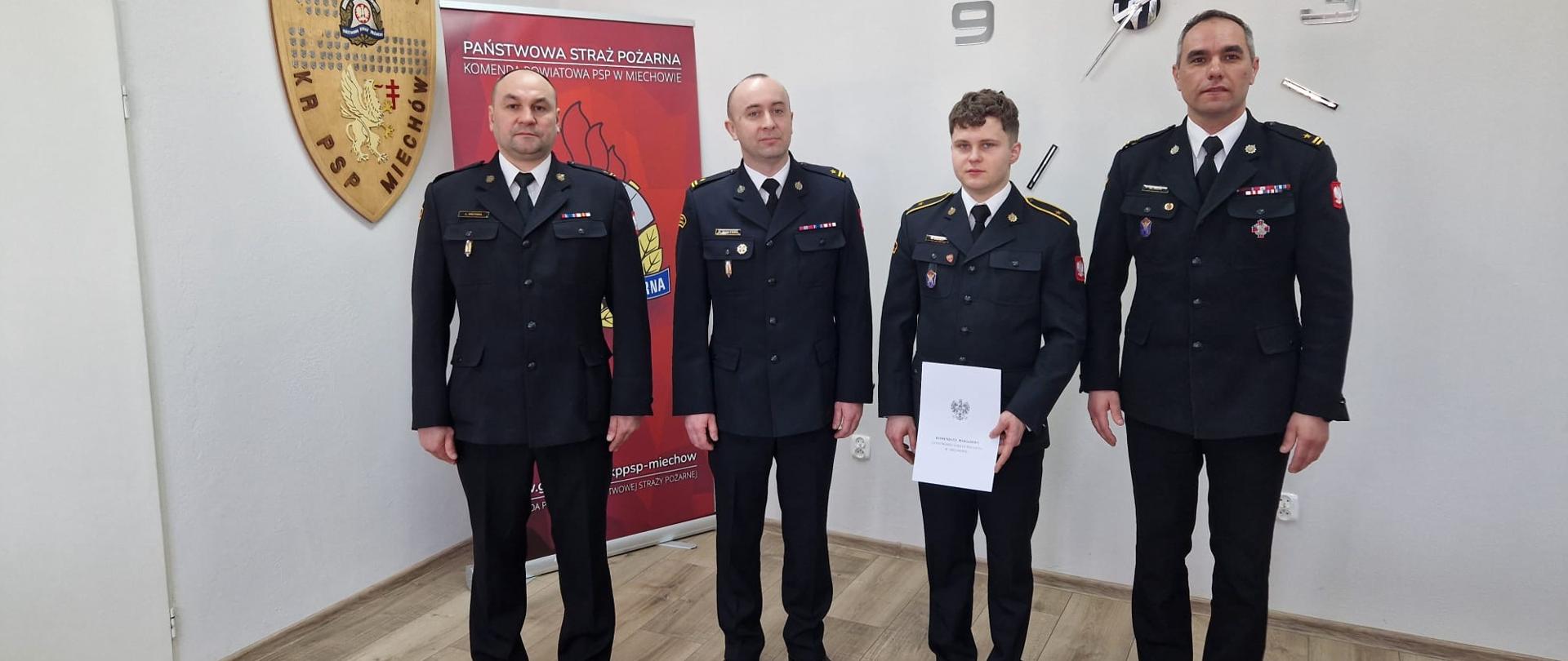 Na zdjęciu widoczni funkcjonariusze PSP podczas mianowania na wyższe stanowiska służbowe