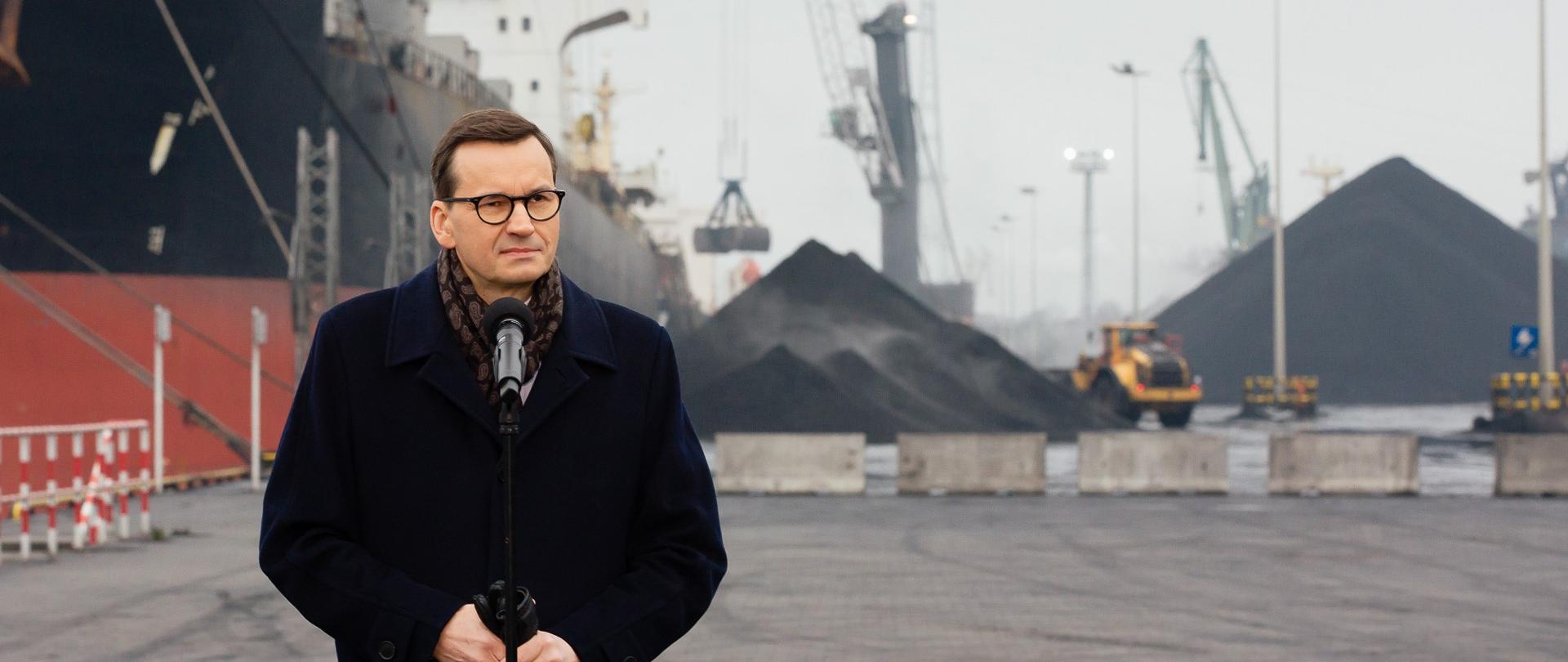 Premier w Porcie Gdańskim o rządowych rozwiązaniach dla gmin i mieszkańców w kwestii dystrybucji węgla