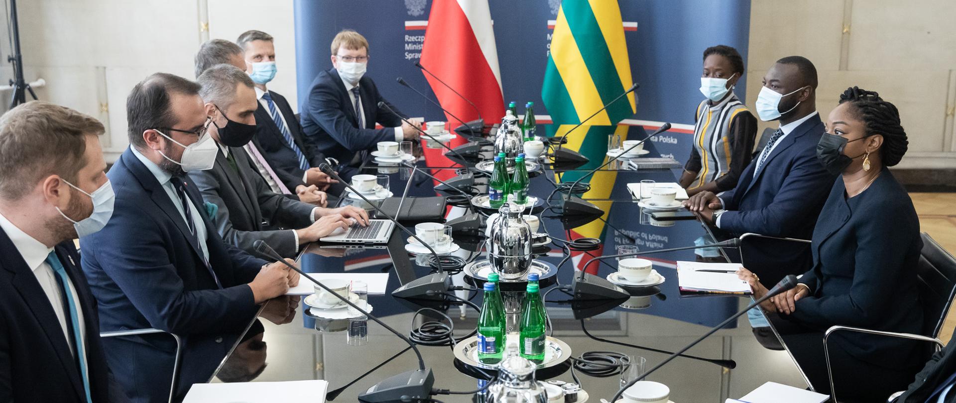 Spotkanie wiceministra Pawła Jabłońskiego z panią Ciną Lawson, minister gospodarki cyfrowej Republiki Togijskiej.