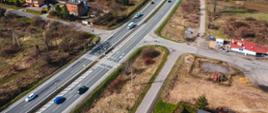 Fotografia lotnicza skrzyżowanie DK94 z ul. Okradzionowską w Sławkowie.