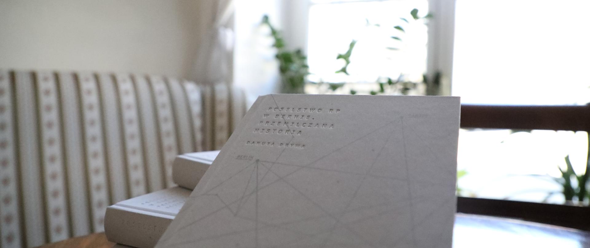 „Poselstwo RP w Bernie. Przemilczana historia" – pierwsza monografia o grupie Aleksandra Ładosia