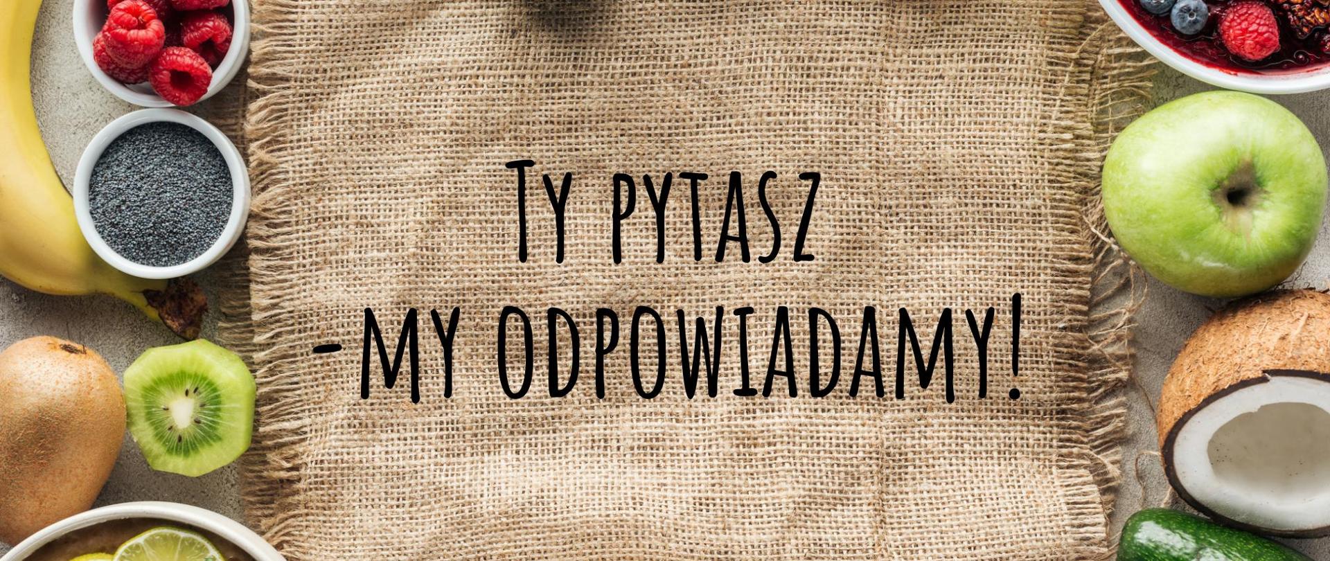 Na grafice w centrum jest napisane: Ty pytasz - my odpowiadamy! W tle widać materiał jutowy. Na około są warzywa i owoce.