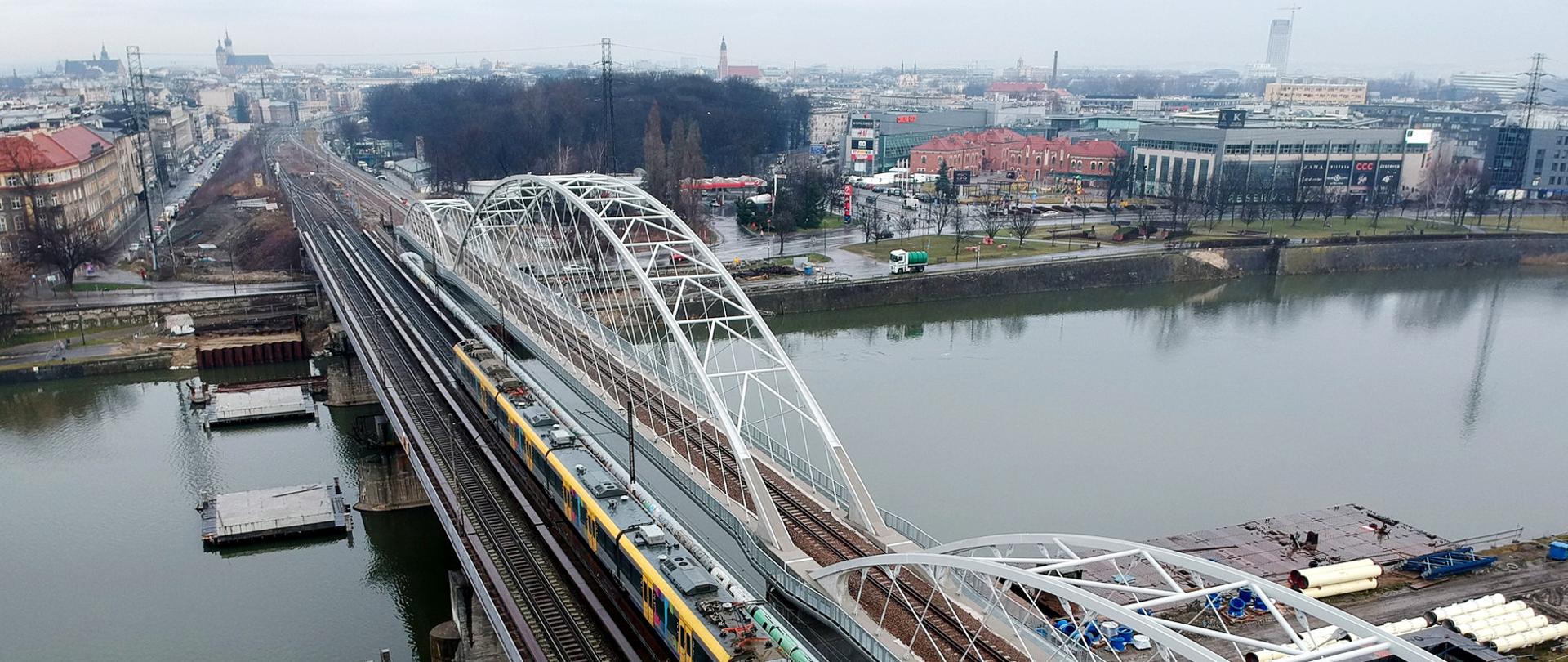Zdjęcie przedstawia most na Wiśle w Krakowie