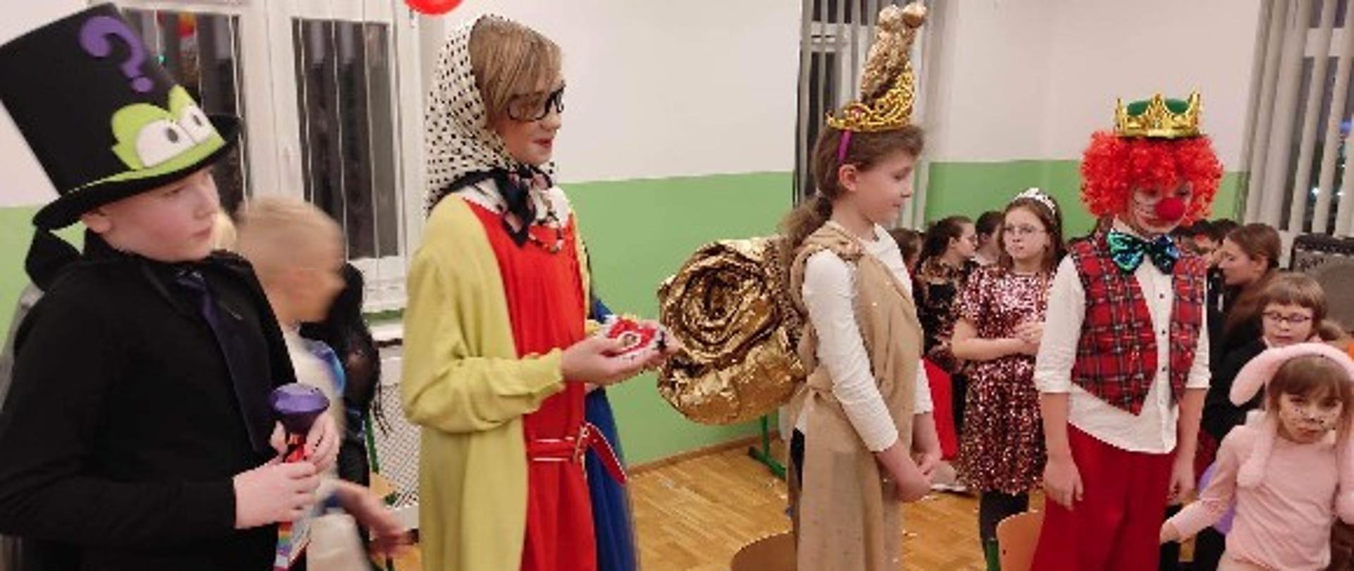 uczniowie w najciekawszych przebraniach 