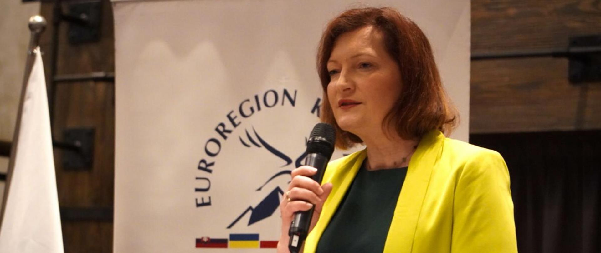 Wojewoda podkarpacki Ewa Leniart przemawia podczas konferencji naukowej „Aglomeracje na obszarach transgranicznych UE”