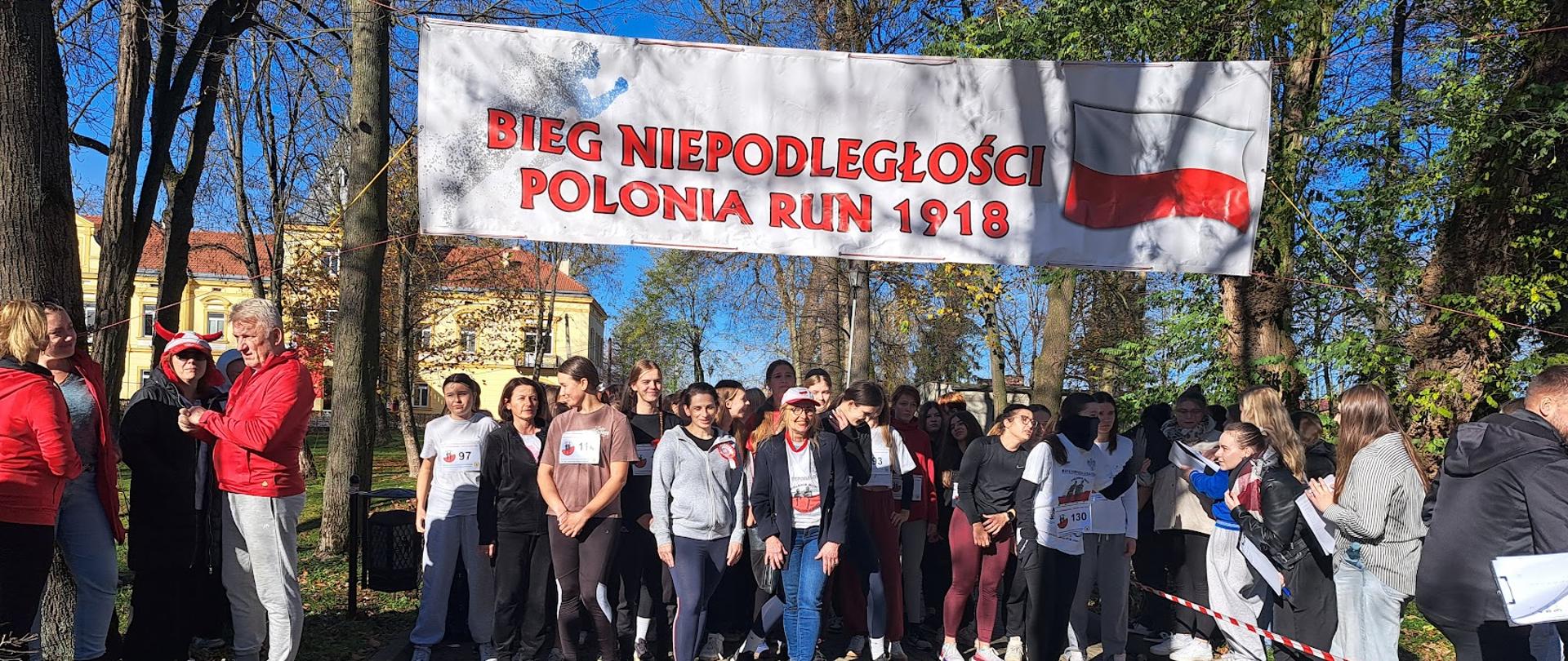 Uczestnicy biegu na miejscu startu