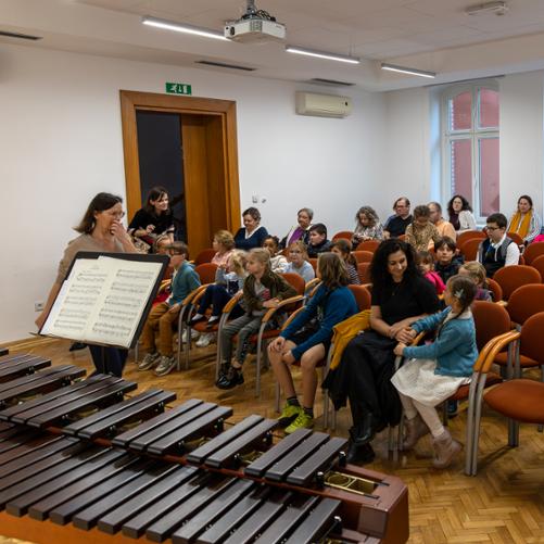 Publiczność zgromadzona w auli PSM w Głubczycach na koncercie pani Aleksandry Krasowskiej.