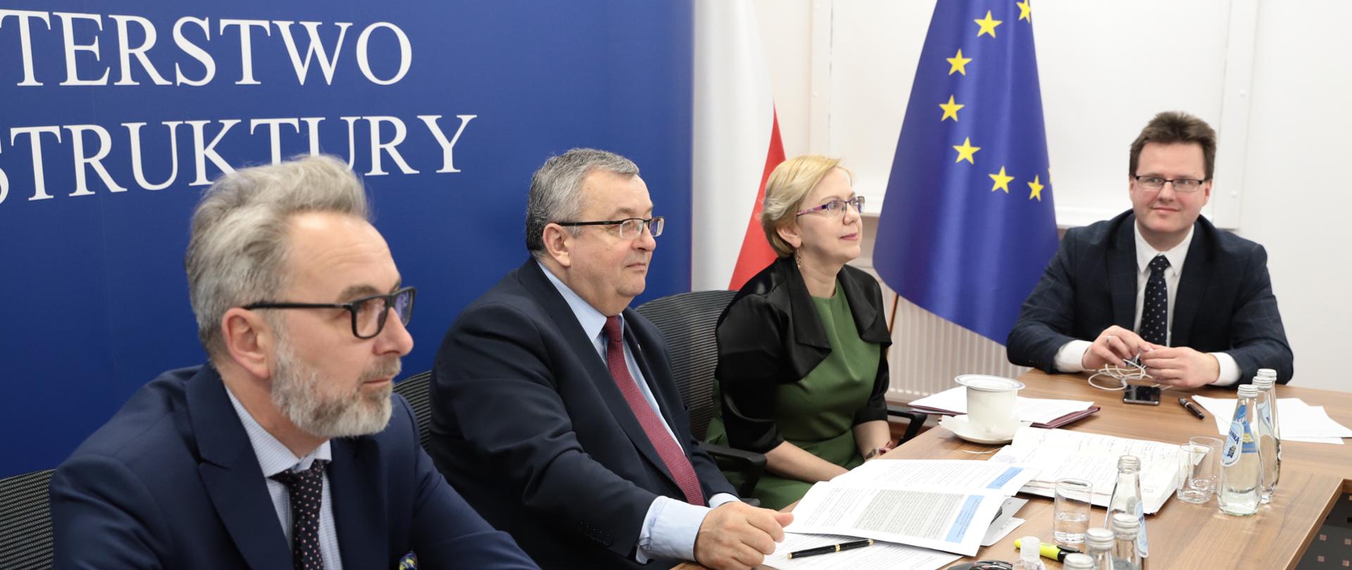 Ministrowie uczestniczyli w wideokonferencji ministrów transportu Unii Europejskiej
