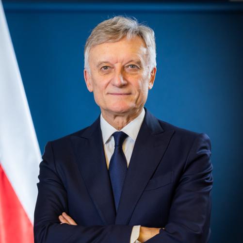 La photo montre Marek Prawda