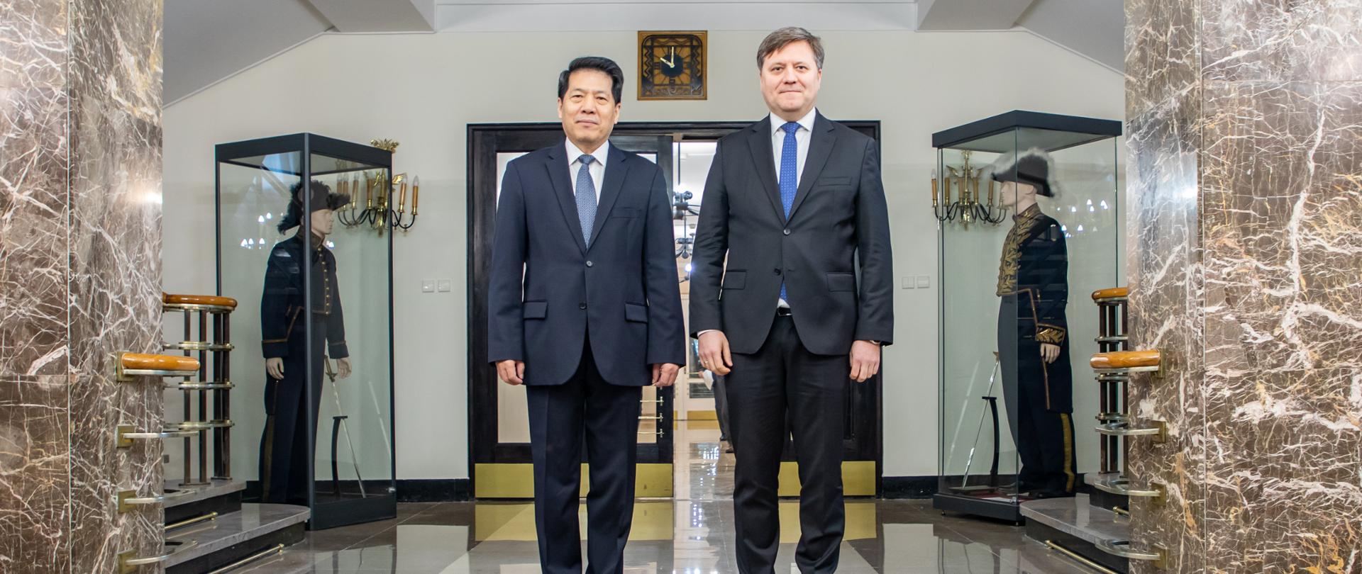 Wiceminister Wojciech Gerwel - spotkanie ze specjalnym wysłannikiem rządu Chińskiej Republiki Ludowej do spraw Eurazji, ambasadorem Li Hui