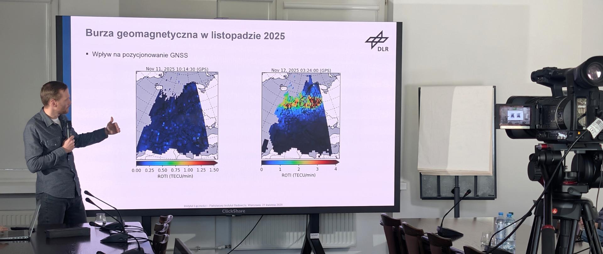 Dr Grzegorz Nykiel podczas seminarium w Instytucie Łączności.