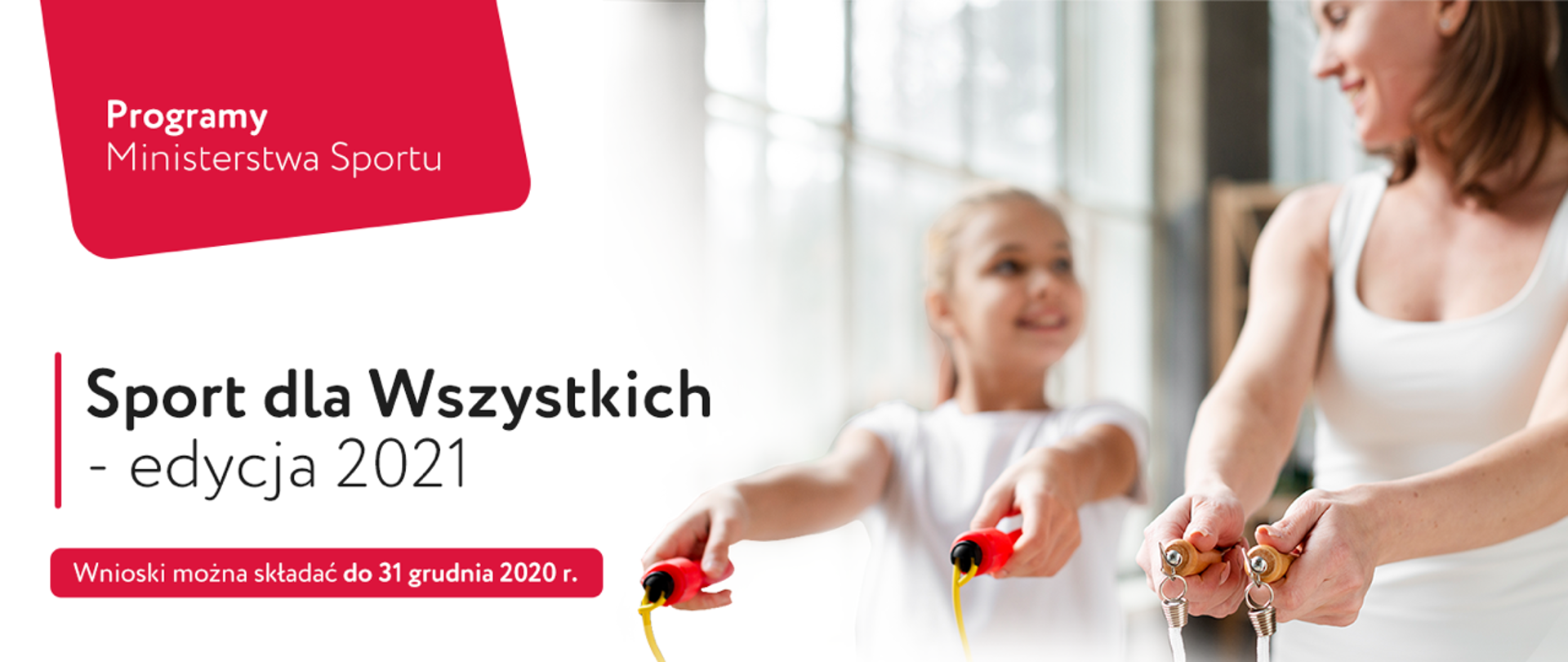 Grafika dotycząca programu Sport dla Wszystkich: Mama z córka podczas skakania na skakance.