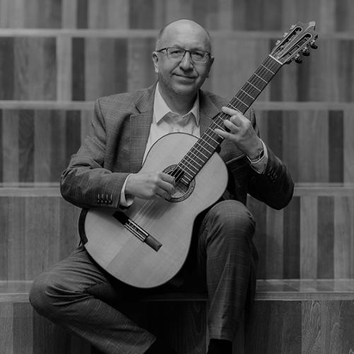 Marek Nosal z gitarą