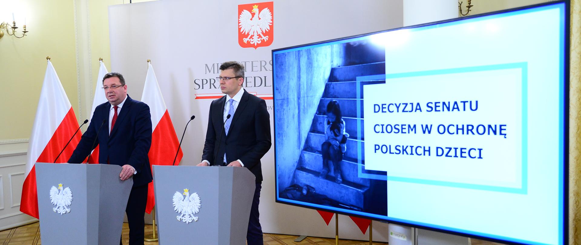 Konferencja prasowa w Ministerstwie Sprawiedliwości z udziałem wiceministra sprawiedliwości Marcina Warchoła oraz Ministra – członka Rady Ministrów Michała Wójcika. Tematem konferencji była decyzja Senatu, która jest ciosem w ochronę praw dzieci.