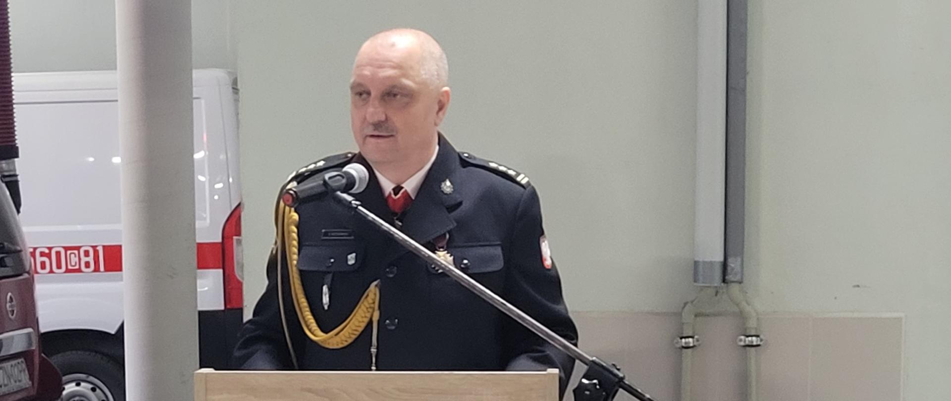 uroczysta zbiórka z okazji pożegnania ze służbą Komendanta Powiatowego PSP w Żninie st. bryg. mgr inż. poż. Grzegorza Rutkowskiego