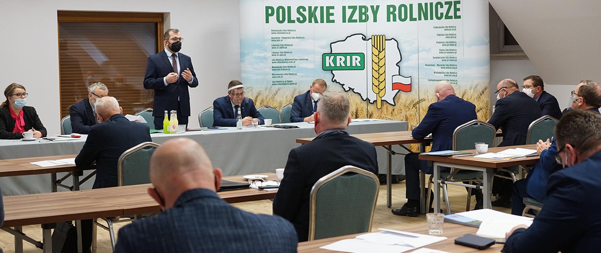 Minister Grzegorz Puda podczas wystąpienie na spotkaniu z przedstawicielami Izb Rolniczych (fot. M
