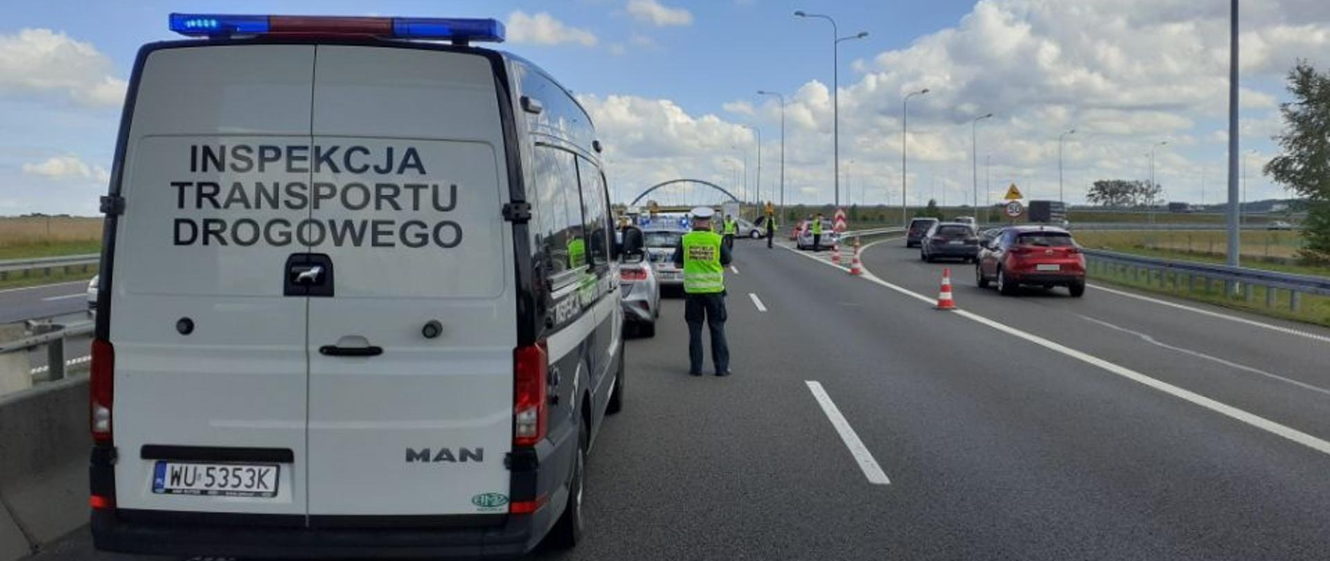 Tragiczny wypadek, w którym uczestniczył ciągnik siodłowy z naczepą oraz pojazd osobowy