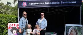 Państwowa Inspekcja Sanitarna Plakaty o nie paleniu, rodzina z dziećmi 