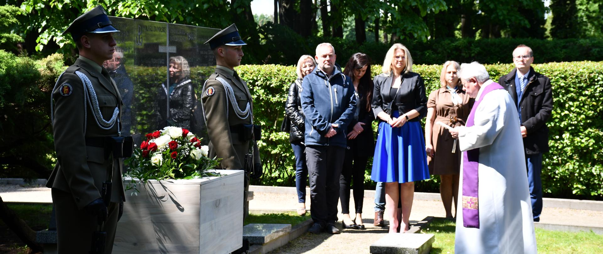 Pochówek żołnierzy Wojska Polskiego na Cmentarzu Powstańców Warszawy na Woli