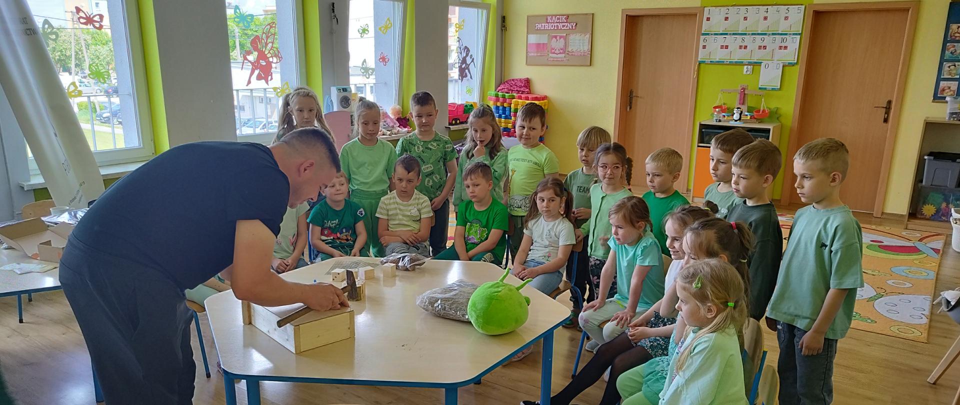 Zdjęcie przedstawia spotkanie z grupą Stokrotki w ramach Międzynarodowego Dnia Zdrowia Roślin