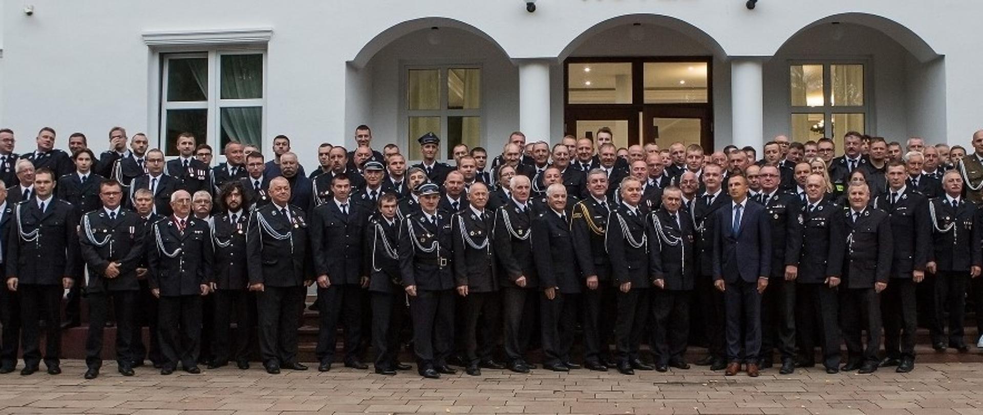 Zdjęcie przedstawia obchody jubileuszu 140 - lecia Ochotniczej Straży Pożarnej w Pińczowie i 120 - lecia Orkiestry OSP Pińczów