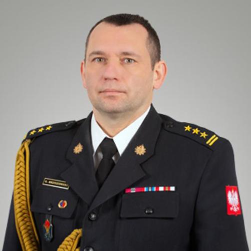 Zastępca Opolskiego Komendanta Wojewódzkiego PSP st. bryg. Grzegorz BRZOZOWSKI w mundurze galowym