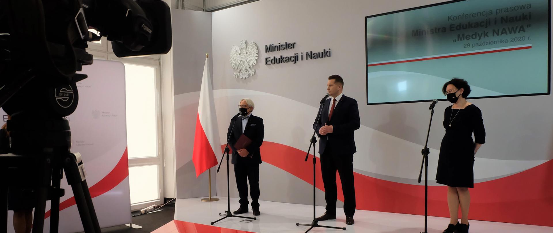 „Medyk NAWA” to nowe działanie Narodowej Agencji Wymiany Akademickiej (NAWA), które wzmocni kształcenie lekarzy i pielęgniarek na polskich uczelniach medycznych oraz krajową kadrę medyczną. 