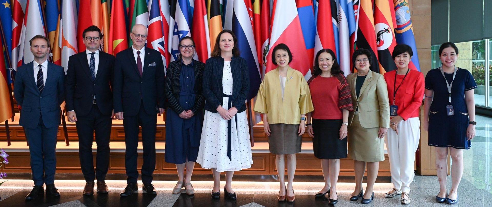 Spotkanie wiceminister Radwan-Röhrenschef ze Stałą Sekretarz MSZ Tajlandii, Eksiri Pintaruchi. Fot. MSZ Tajlandii 