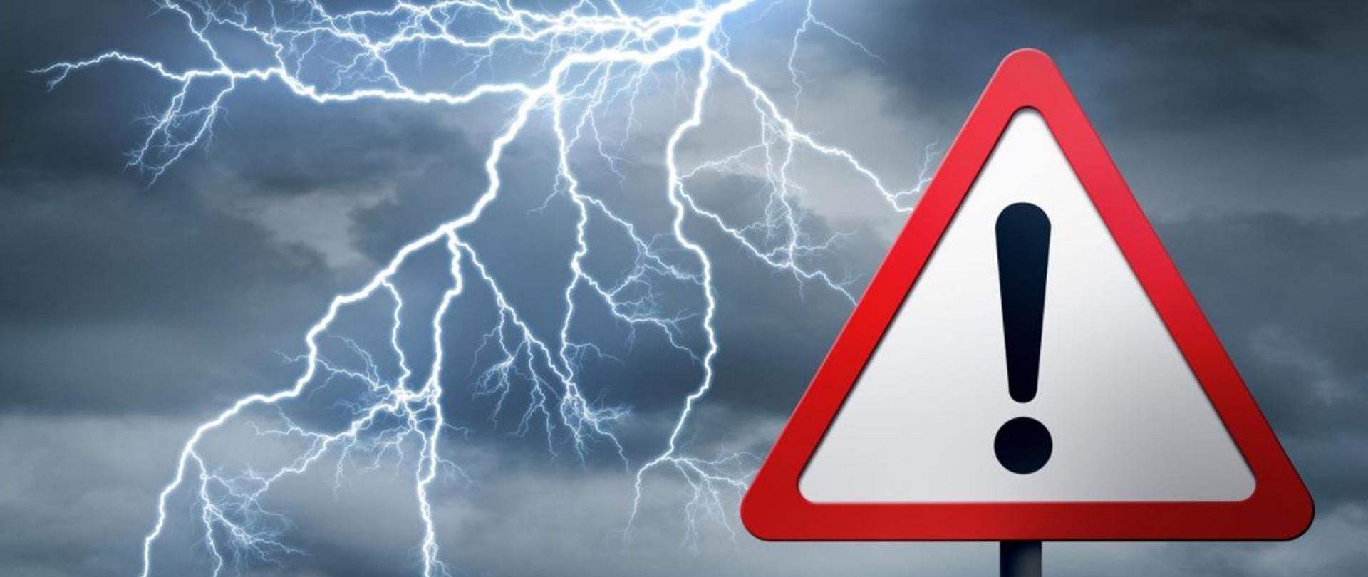 Plakat przedstawiający wyładowanie atmosferyczne wraz ze znakiem ostrzegawczym - wykrzyknik w trójkącie 