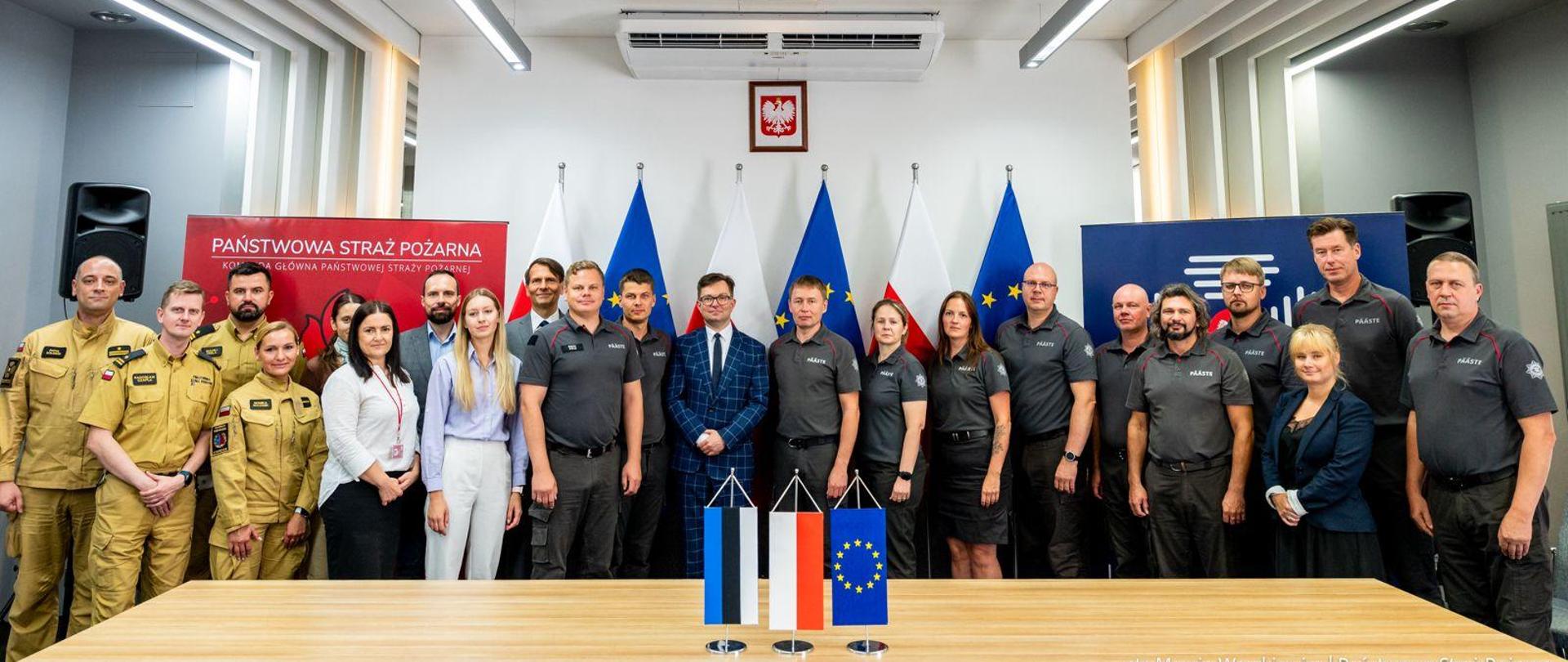 Grupowe zdjęcie uczestników spotkania