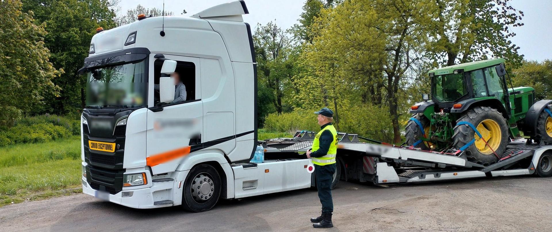 Kierowca robiąc zakupy, zapomniał spakować wodę do kabiny i w ten sposób przejechał prawie sto kilometrów