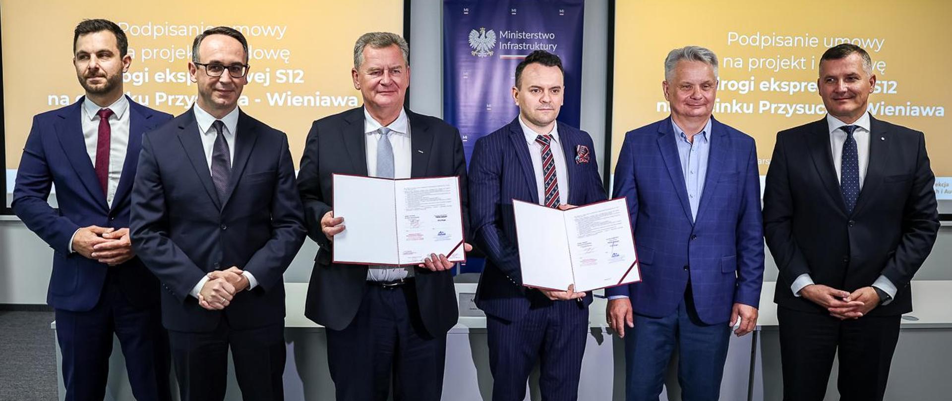 Generalna Dyrekcja Dróg Krajowych i Autostrad podpisała 15 lipca br. umowę na zaprojektowanie i budowę odcinka drogi ekspresowej S12 między Przysuchą i Wieniawą w województwie mazowieckim.