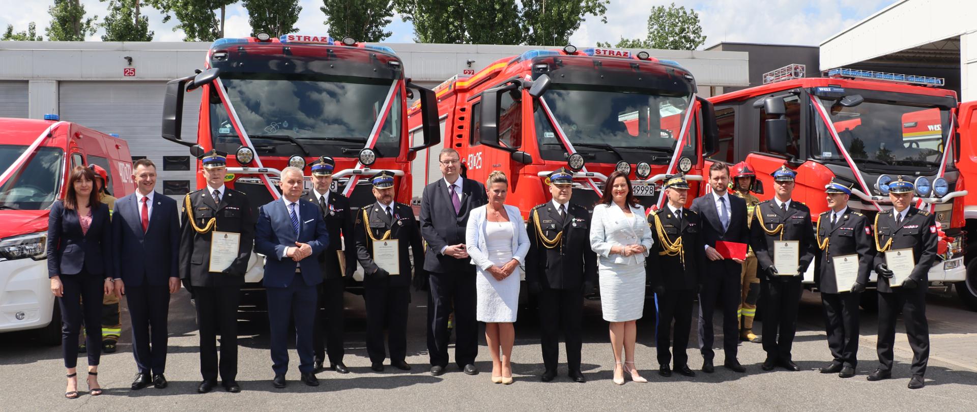 Przekazanie wozów strażackich