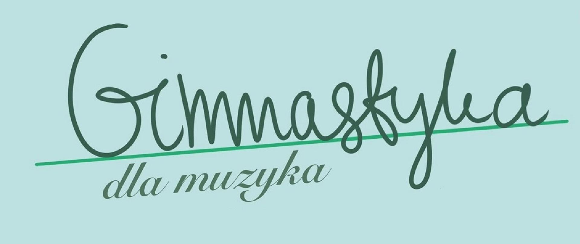 Baner z napisem ‘Gimnastyka dla muzyka’. Słowo ‘Gimnastyka’ zapisane jest dużymi, odręcznymi literami w ciemnozielonym kolorze, podkreślone zieloną linią. Pod spodem znajduje się mniejszy napis ‘dla muzyka’ w eleganckiej czcionce. Tło jest jasnoniebieskie.”