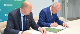 Robert Gajda, Zastępca Prezesa Zarządu NFOŚiGW podczas podpisywania umowy.