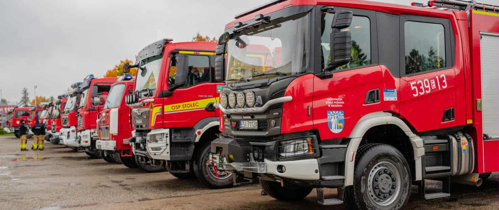 Na zdjęciu widzimy pojazdy uczestniczące w manewrach powiatowych